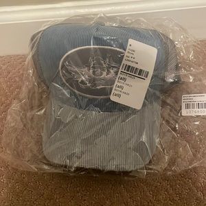 Boys lie trucker hat in stone